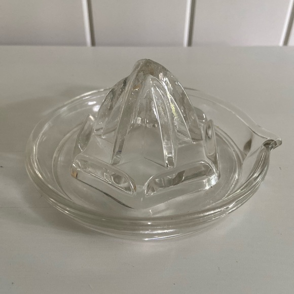 Vintage Glass Citrus Juicer Reamer Handle Spout Fresh Lemon squeezer kitchen - Picture 7 of 9